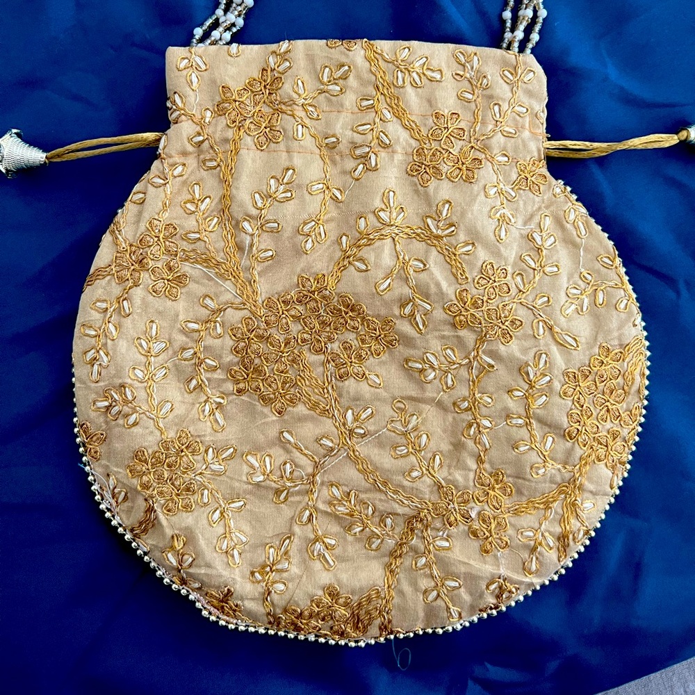 Gold bag for any occasion